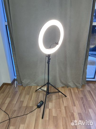 Кольцевая лампа 45 см со штативом