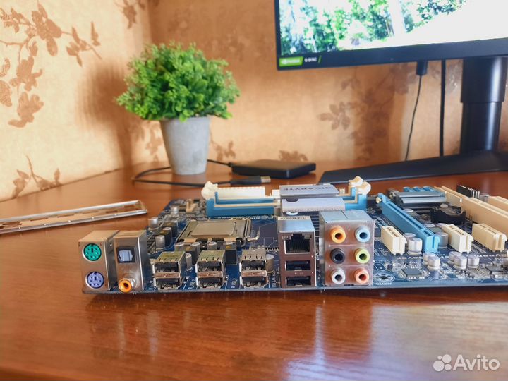 Материнская плата gigabyte GA-EP45T-UD3LR 775 соке