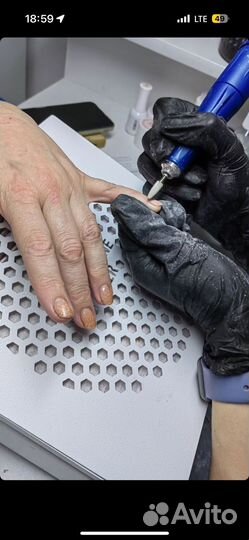 Модель на маникюр с покрытием гель лак 1000р