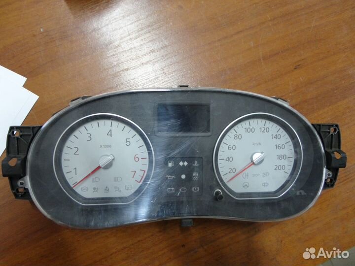 Панель приборов Renault Logan Sandero