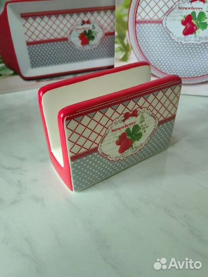 Набор посуды: салфетница, блюдо, тарелка