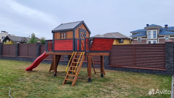 Детская горка на подиуме с домиком кораблик