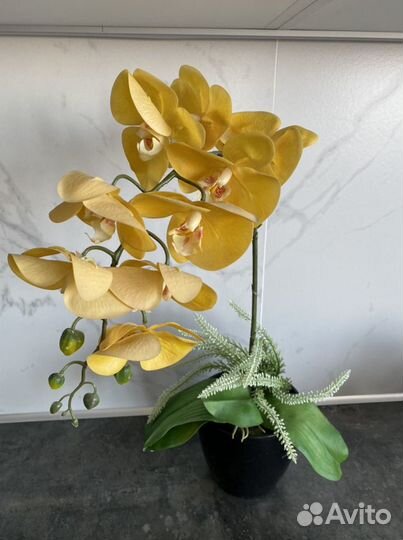 Искусственная орхидея