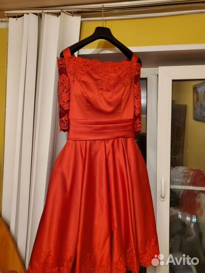 Нарядное платье