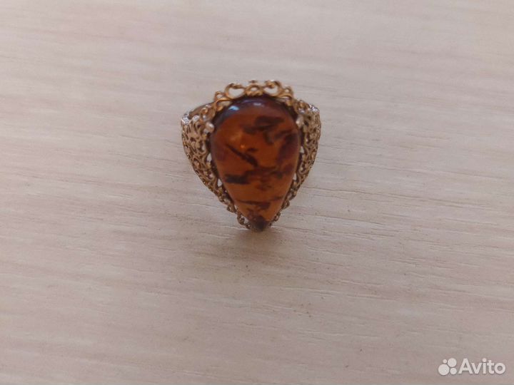 Кольцо с янтарем 19 размер