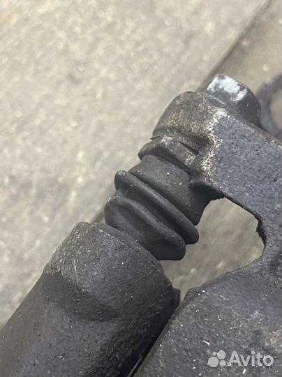 Суппорт тормозной задний Mitsubishi Outlander 3