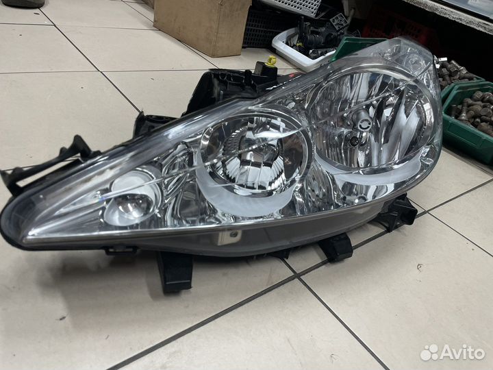 Фара левая 201062052, 20B062052B Peugeot 207