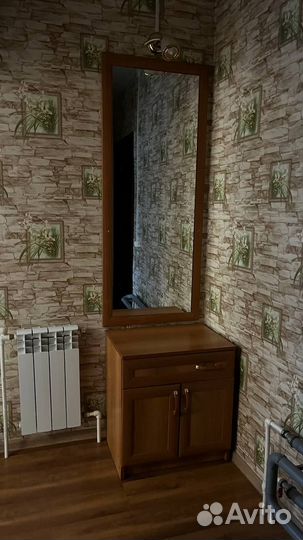 Тумба с зеркалом в прихожую