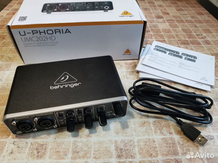 Внешняя звуковая карта Behringer U-Phoria UMC202HD