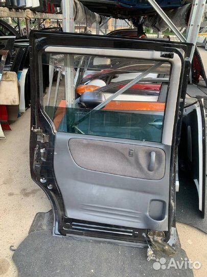 Дверь левая задняя Mazda MPV дорест LW5V LW