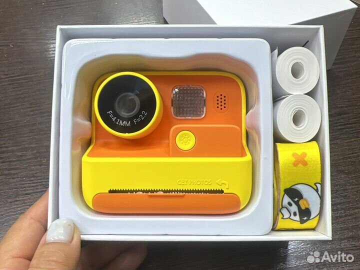 Фотоаппарат с моментальной печатью