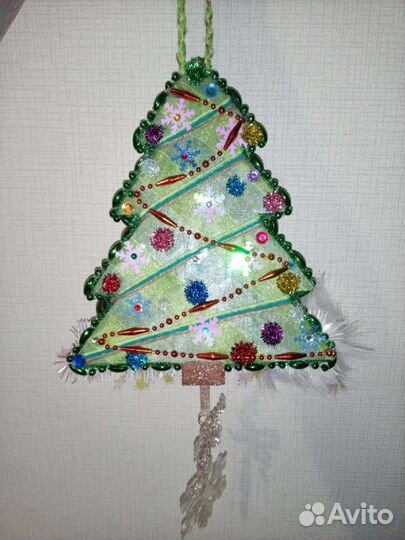 Новогодний венок в форме ёлочки