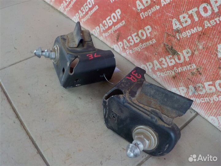 Крепление сидения заднее LADA Priora хэтчбэк 21126