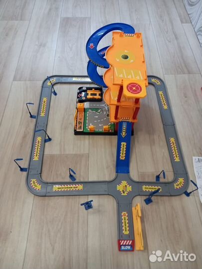 Паркинг гараж для машинок