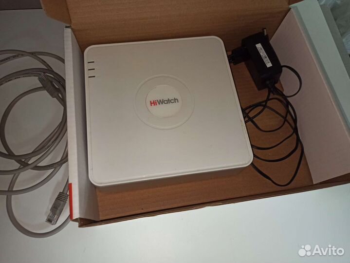 IP видеорегистратор сетивой HiWatch DS-N204 (B)