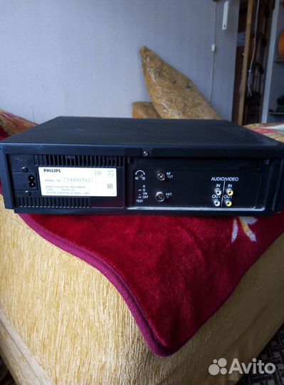 Продаю видеомагнитофон Philips