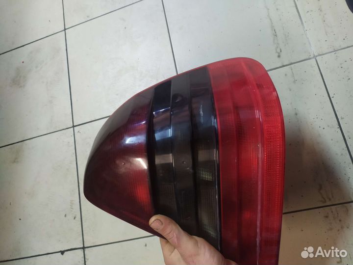 Задняя правая фара mercedes c180
