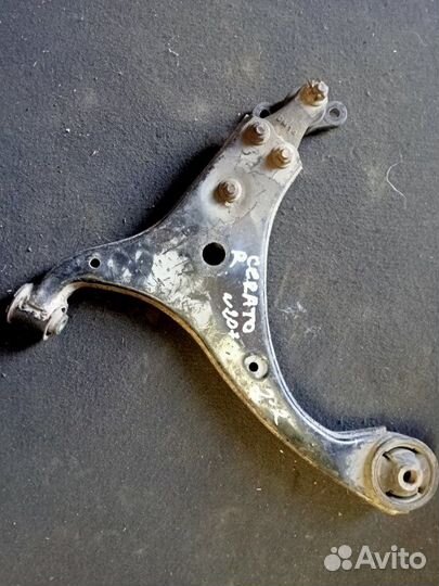 Рычаг подвески передний правый Kia Cerato 2009