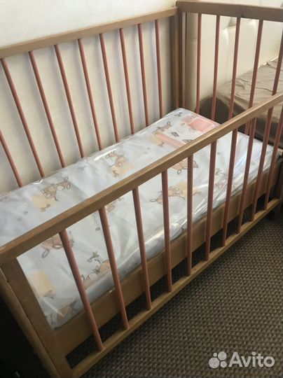 Матрас в состоянии нового и кроватка