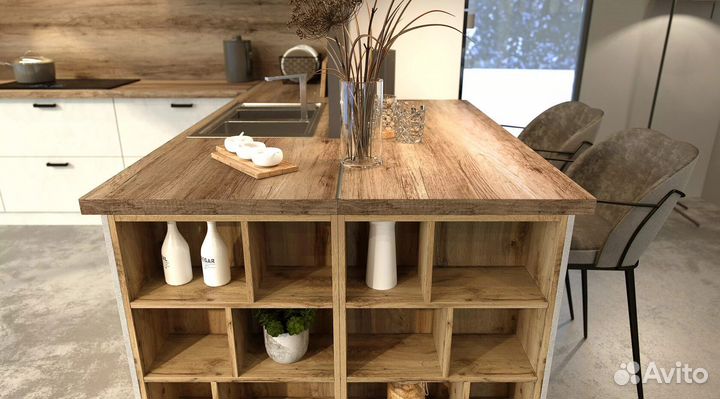 Кухня с деревянными вставками