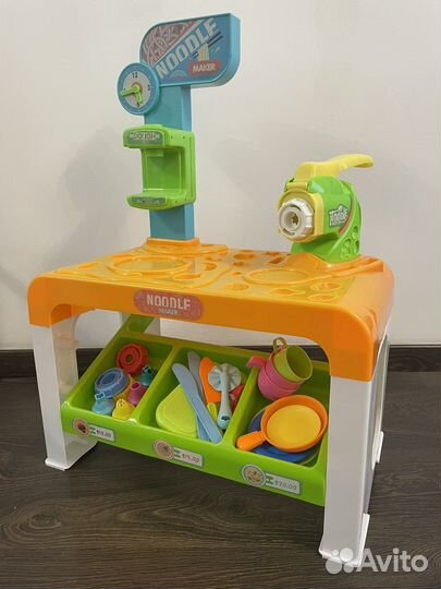 Стол для игры с пластилином