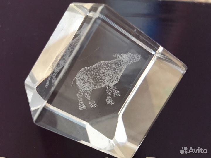 Сувенир из оптического стекла с объемным изображен