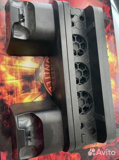 Охлаждающая подставка с зарядной станцией PS4