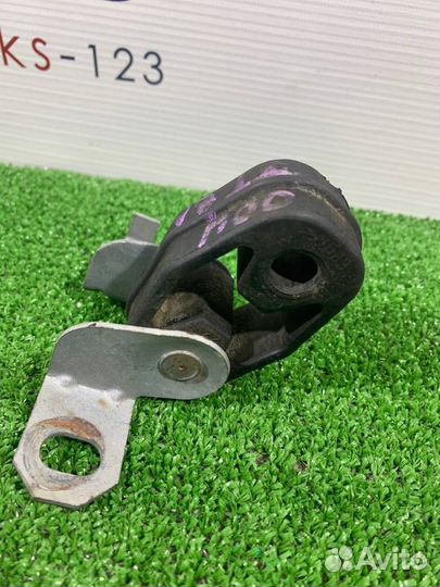 Кронштейн глушителя Audi Tt 8N AUQ 2003