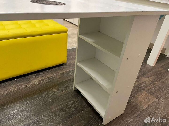 Маникюрный стол с вытяжкой бу