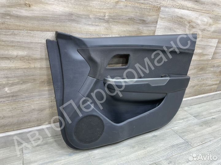 Обшивка двери передняя задняя правая Kia Rio 3