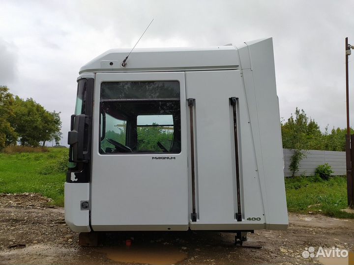 Кабина Renault Magnum