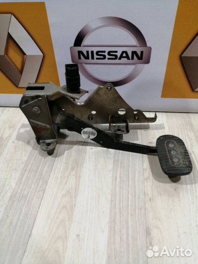 Педаль тормоза Nissan micra K12