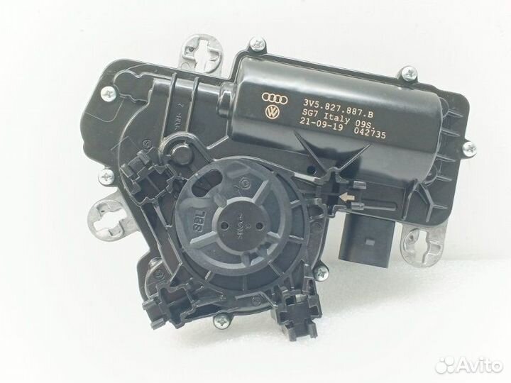 Активатор замка багажника задний Audi Q5 FY 2.0