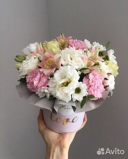 Доставка букета с ранункулюсами