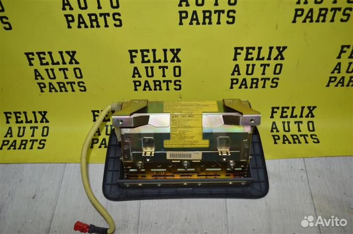 Подушка безопасности в торпедо Mitsubishi Delica