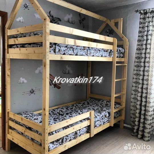 Двухъярусная кровать домик из дерева