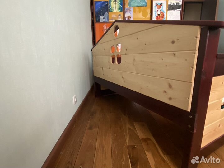 Детская кровать домик из дерева с матрасом