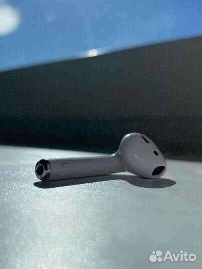 Продам левый наушник airpods 2 оригинал