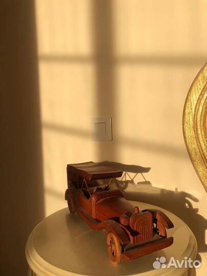 Модель автомобиля деревянная винтаж
