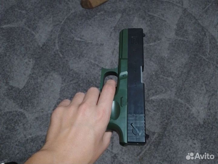 Пистолет glock 18 игрушечный с выбросом гильз