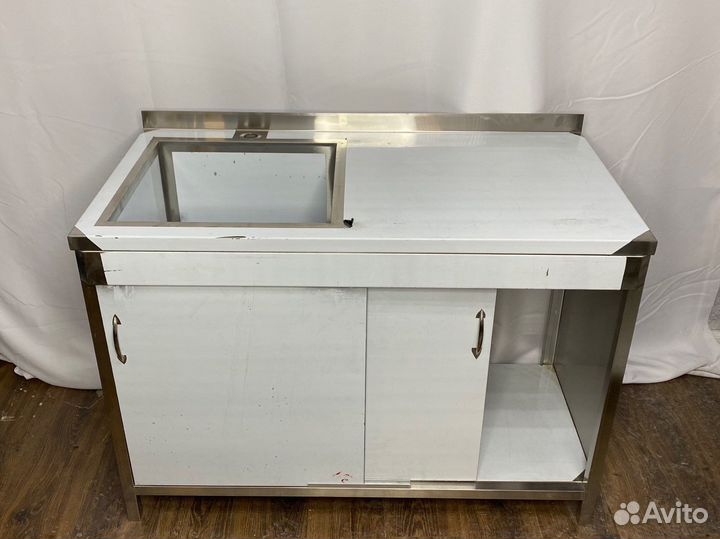 Стол с мойкой закрытый из нержавейки
