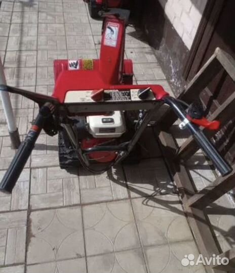 Снегоуборщик гусеничный Honda