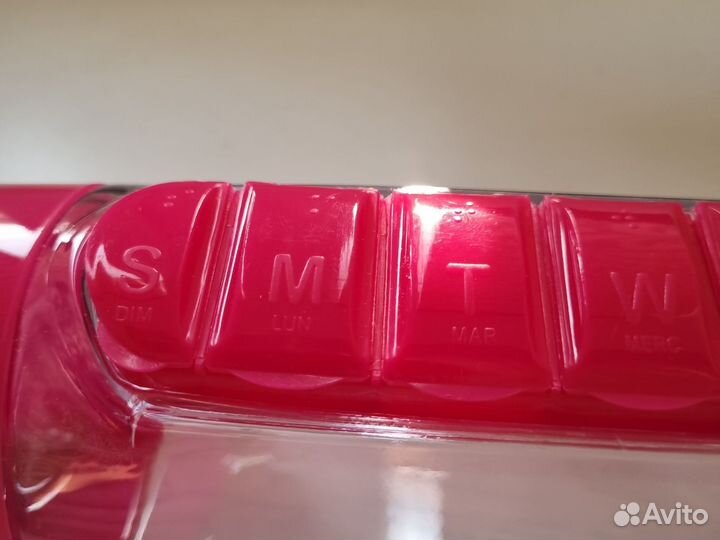 Бутылка для воды с таблетницей