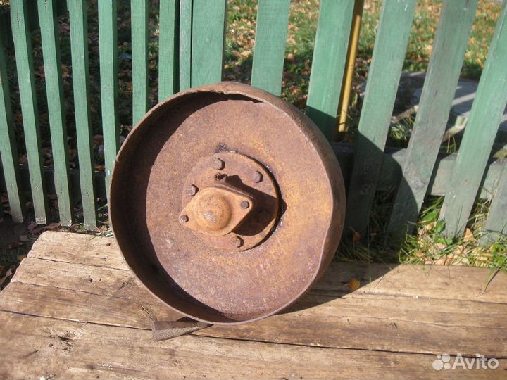 Колесо от тачки тачанки железное только самовывоз