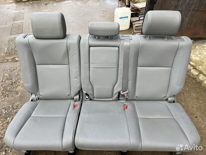 Стденья задние тойота тундра