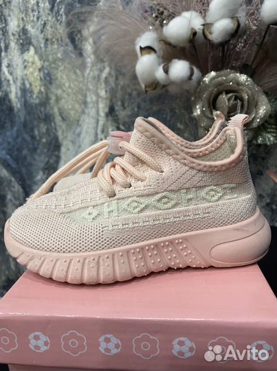 Кроссовки для девочки