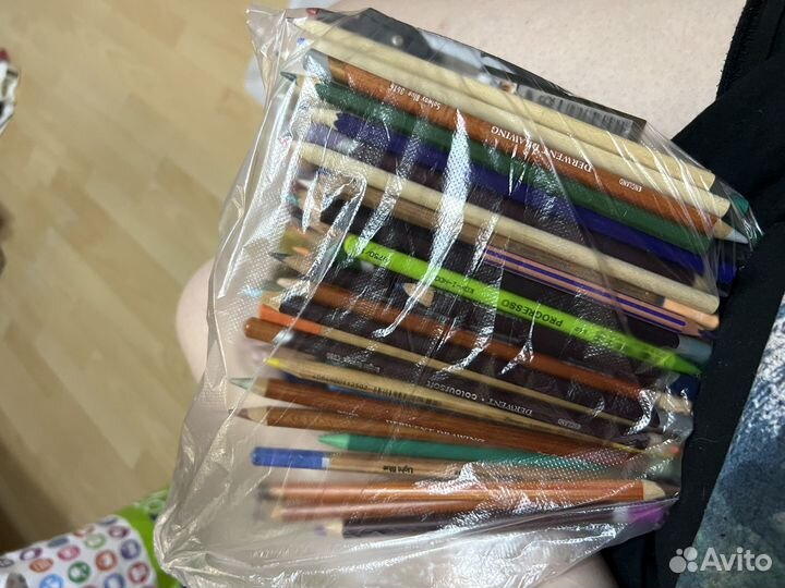 Карандаши, фломастеры, ручки и пенал