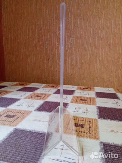 Подставка из оргстекла