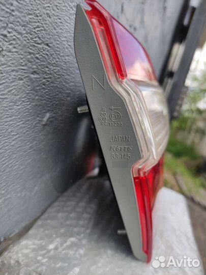 Задний фонарь в крышку багажника левый camry 50