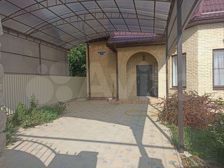 Дом 180 м² на участке 5 сот.